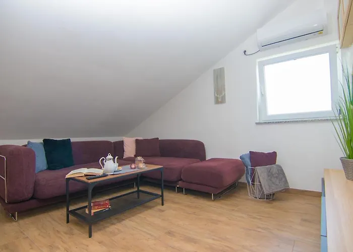 Peaceful In Muraj Apartment